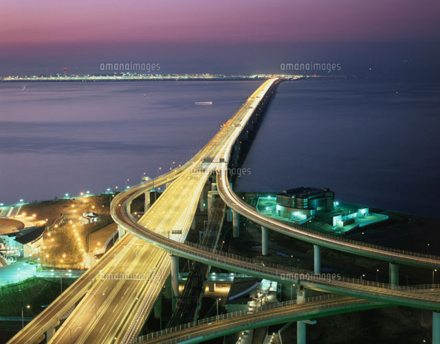 関西国際空港・連絡橋夜景 大阪府
(c)MASANOBU HIROSE/SEBUN PHOTO