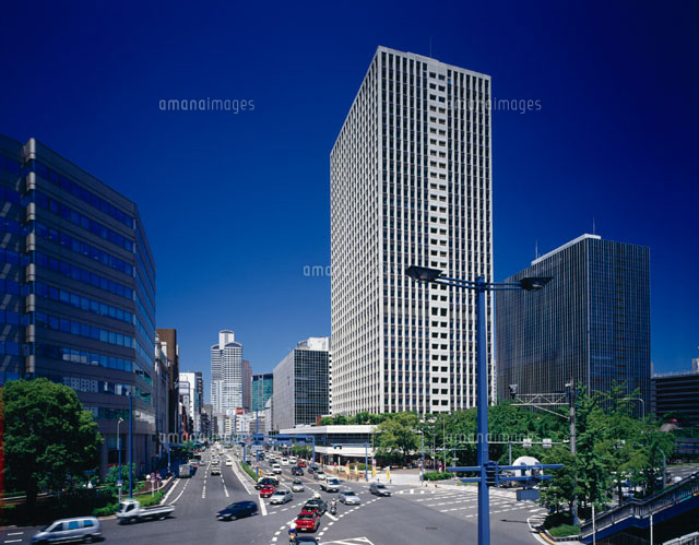 駅前ビルの風景 梅田新道 大阪府
(c)MASANOBU HIROSE/SEBUN PHOTO