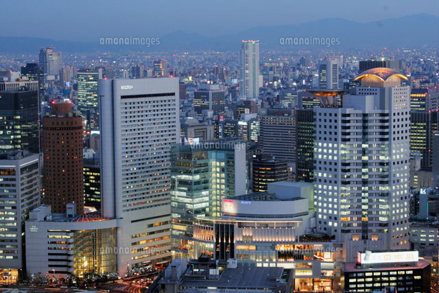 梅田の高層ビル群の夜景
(c)MASANOBU HIROSE/SEBUN PHOTO
