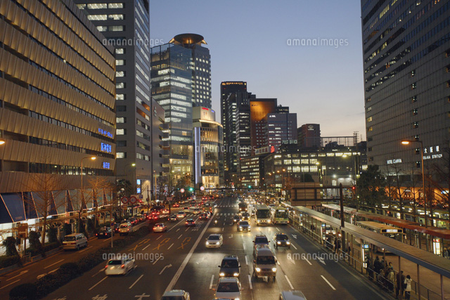 大阪駅前の夜景
(c)MASANOBU HIROSE/SEBUN PHOTO