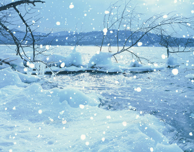 雪の降る十和田湖 青森県
(c)KOICHIRO KITAOKU/orion