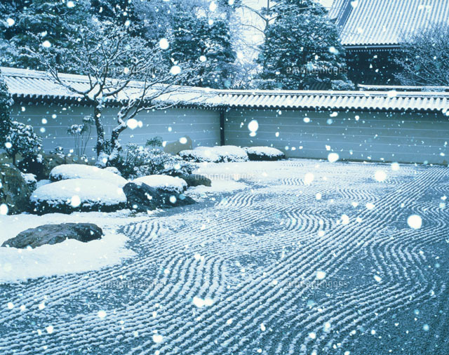雪降る庭園
(c)KOICHIRO KITAOKU/orion