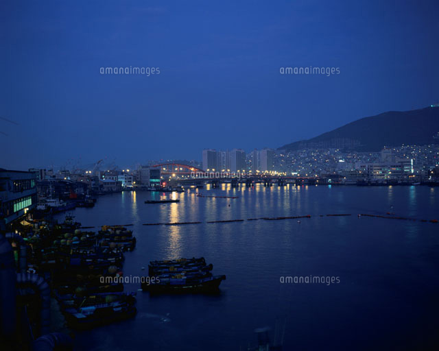 釜山港の夕景 韓国
(c)KOICHIRO KITAOKU/SEBUN PHOTO