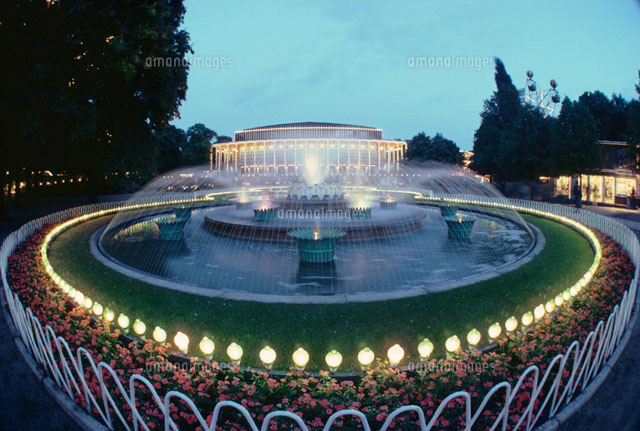 ティボリ遊園地の噴水 コペンハーゲン デンマーク
(c)MICHAEL YAMASHITA/SEBUN PHOTO