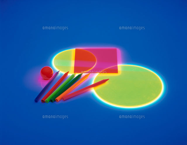 光る図形と色鉛筆 CG
(c)ISAMU ONOUCHI/orion