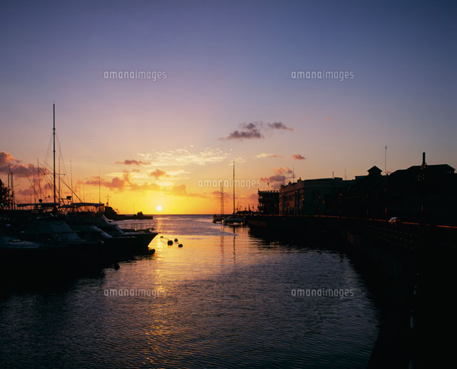 ブリッジタウンから見たカリブ海の夕景
(c)PAUL THOMPSON/SEBUN PHOTO