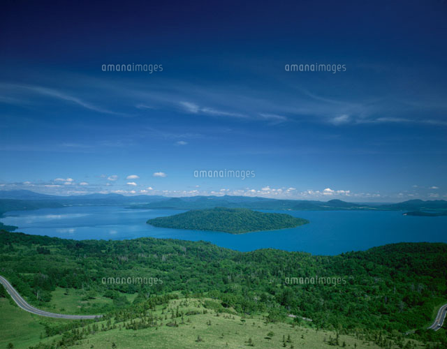 青空と屈斜路湖の風景 美幌峠 北海道
(c)KENICHI MINORUDA/SEBUN PHOTO