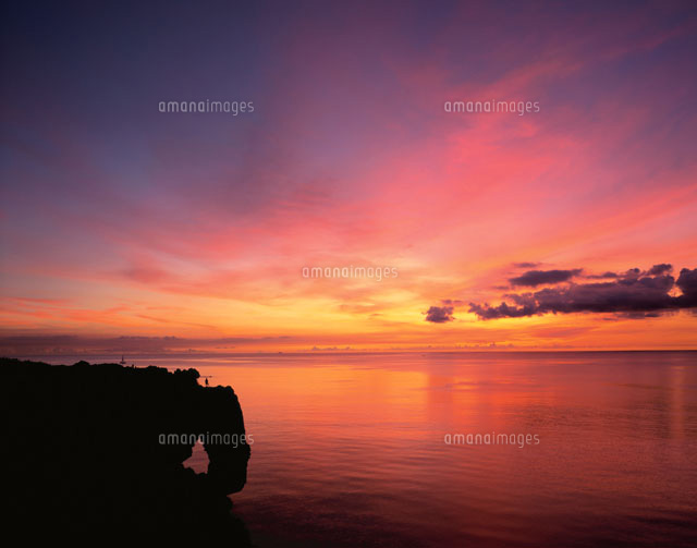 万座毛の夕景 恩納村 沖縄県
(c)KENICHI MINORUDA/SEBUN PHOTO