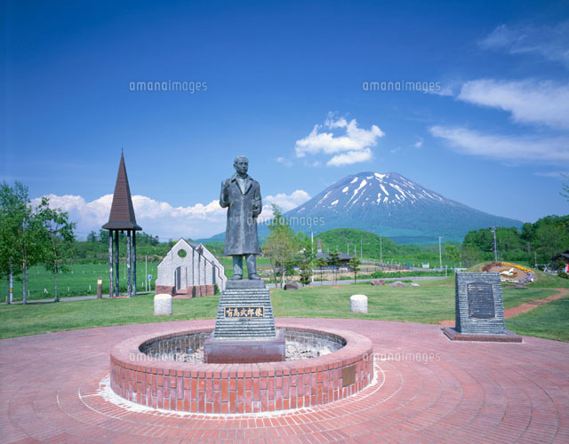 有島記念公園の像と羊蹄山 ニセコ 北海道
(c)KENICHI MINORUDA/SEBUN PHOTO