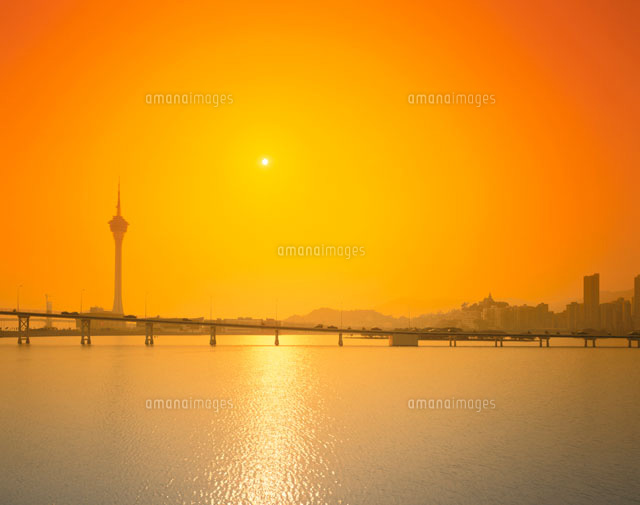 マカオタワーと夕日
(c)KENICHI MINORUDA/SEBUN PHOTO