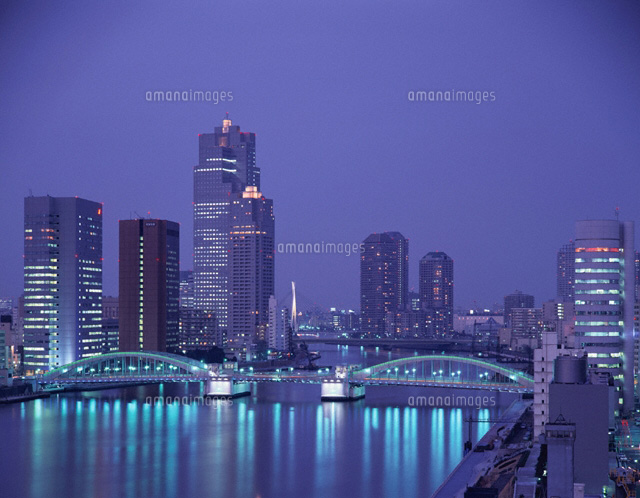 勝どき橋と隅田川縁のビル群の夜景 中央区 東京都
(c)SEIJI TAJIMA/SEBUN PHOTO