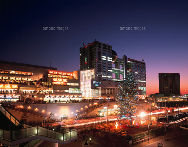 フジテレビ周辺の風景とクリスマスツリー お台場 東京都
(c)SEIJI TAJIMA/SEBUN PHOTO