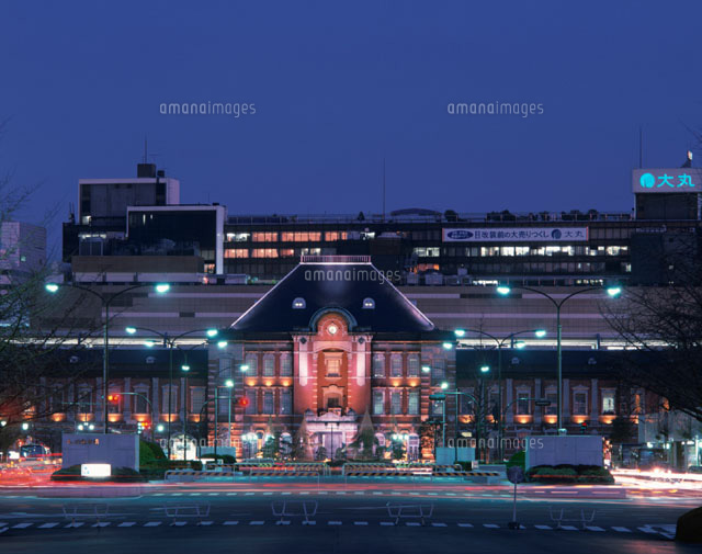 和田倉門交差点の夜景 東京駅 東京都
(c)SEIJI TAJIMA/SEBUN PHOTO