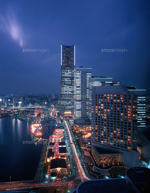 みなとみらい21のビル群の夜景 横浜 神奈川県
(c)SEIJI TAJIMA/SEBUN PHOTO