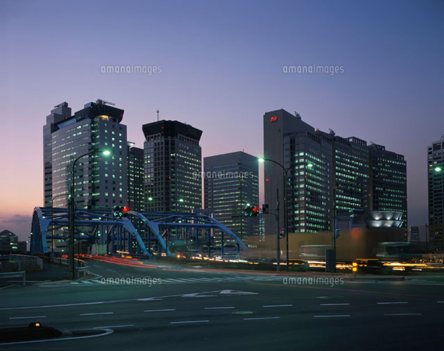 天王洲アイルのビル群と品川ふ頭橋の夕景 東京都
(c)SEIJI TAJIMA/SEBUN PHOTO