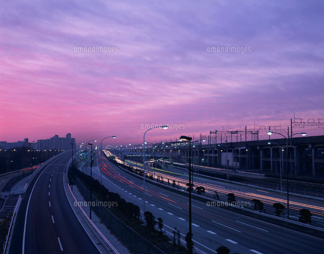 夜明けの葛西出入口と高速湾岸線 東京都
(c)SEIJI TAJIMA/SEBUN PHOTO