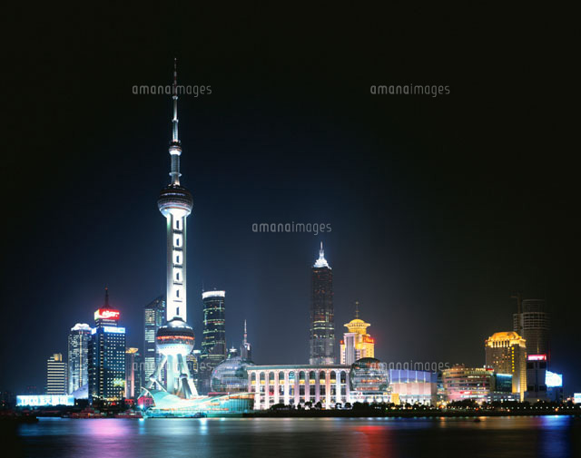 東方明珠塔と浦東ビル群の夜景 上海 中国
(c)SEIJI TAJIMA/SEBUN PHOTO