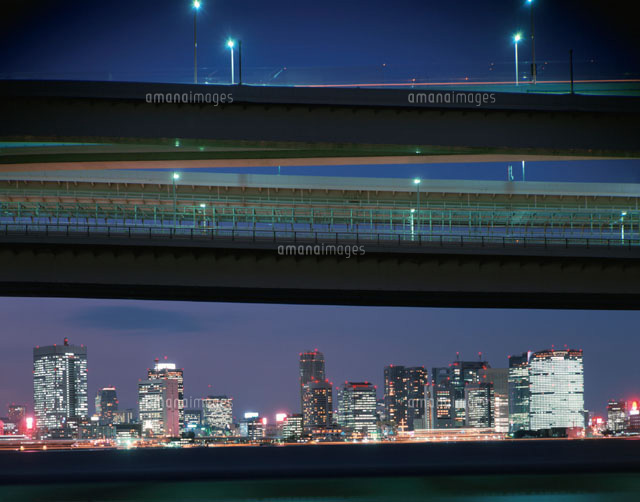 海岸ビル群の夜景と台場二層道路 東京都
(c)SEIJI TAJIMA/SEBUN PHOTO