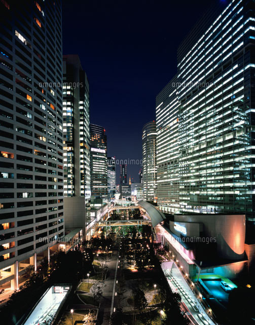 品川セントラルガーデンと品川イースト摩天楼の夜景 東京都
(c)SEIJI TAJIMA/SEBUN PHOTO