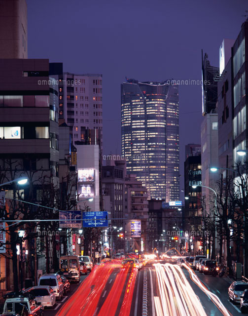 外苑西通りの光跡と六本木ヒルズの夕景 港区 東京都
(c)SEIJI TAJIMA/SEBUN PHOTO