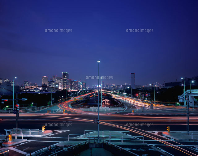 北部陸橋橋上交差点と天王洲ビル群夜景 東京都
(c)SEIJI TAJIMA/SEBUN PHOTO