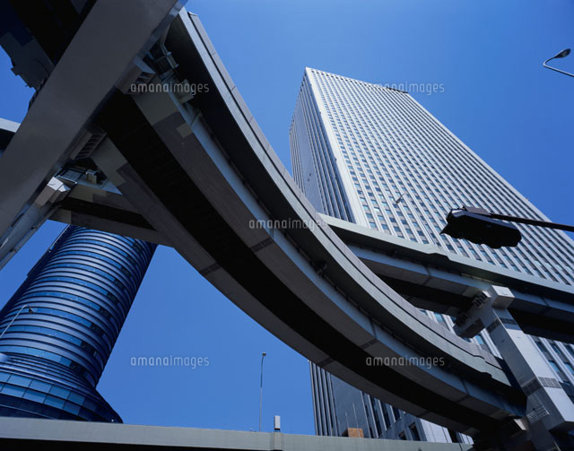 池袋サンシャイン60と首都高速道路
(c)SEIJI TAJIMA/SEBUN PHOTO