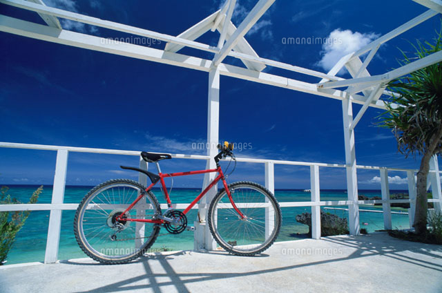 プリシアリゾートの海辺のベランダと自転車 与論島 鹿児島
(c)NOBUO YAMAMOTO/SEBUN PHOTO