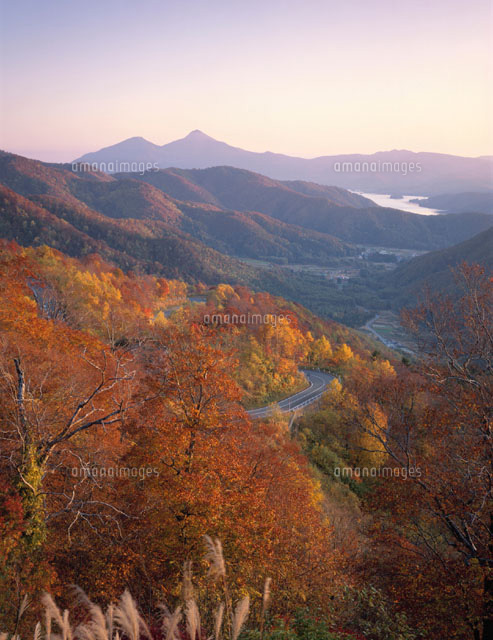 秋の山並みと西吾妻スカイバレー 福島県
(c)TOMOMI SAITO/SEBUN PHOTO