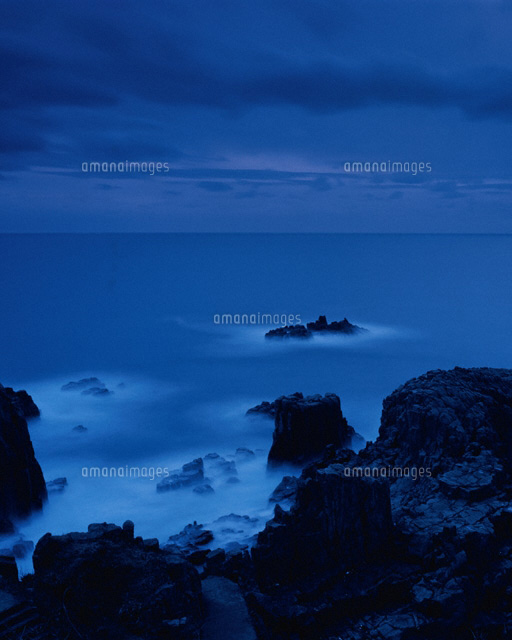 東尋坊の夜景 福井県
(c)TOMOMI SAITO/SEBUN PHOTO