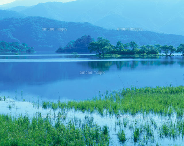新緑の北塩原村・桧原湖 磐梯高原 福島県
(c)TOMOMI SAITO/SEBUN PHOTO