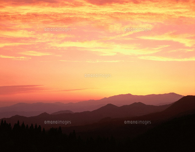 飯豊連峰の夕景 福島県
(c)TOMOMI SAITO/SEBUN PHOTO