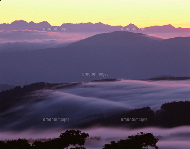雲海と北アルプスの夕景 霧ヶ峰 長野県
(c)TOMOMI SAITO/SEBUN PHOTO