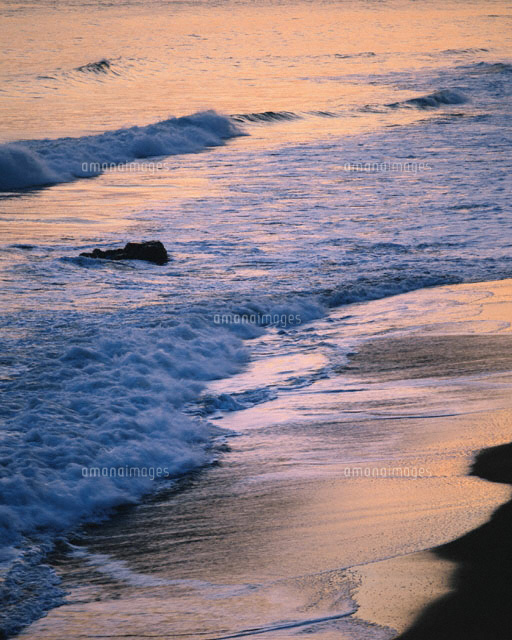 夕暮れの浜辺 伊良湖 愛知県
(c)KATSUHIRO YAMANASHI/SEBUN PHOTO