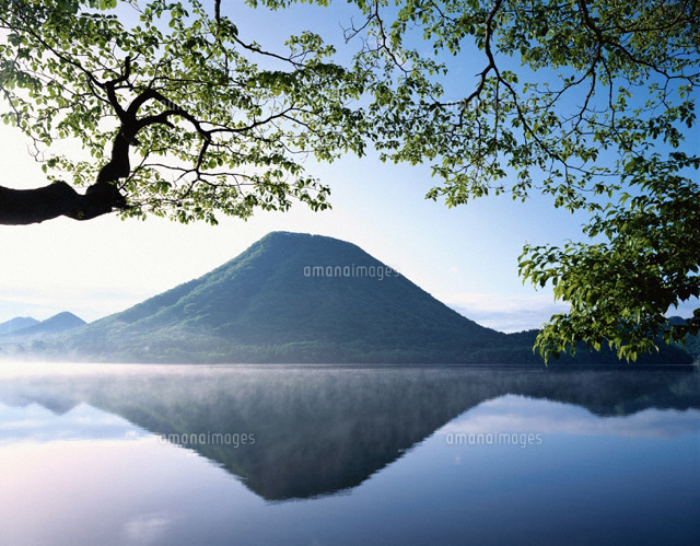 朝の榛名湖と榛名富士 群馬県
(c)KATSUHIRO YAMANASHI/SEBUN PHOTO