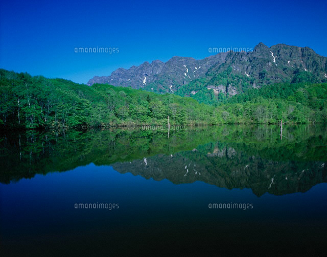 鏡池と戸隠山 長野県
(c)KATSUHIRO YAMANASHI/SEBUN PHOTO