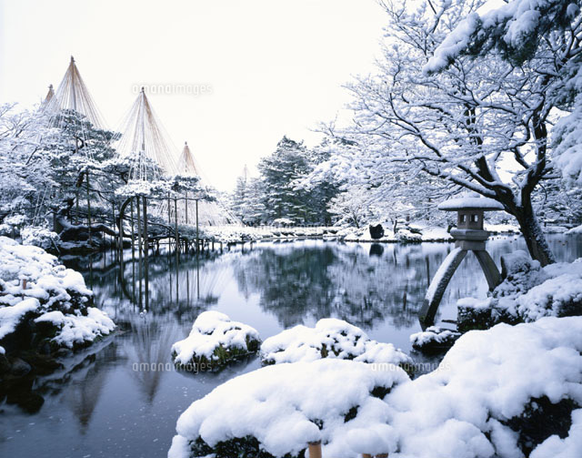 雪の兼六園 金沢市 石川県
(c)KATSUHIRO YAMANASHI/SEBUN PHOTO