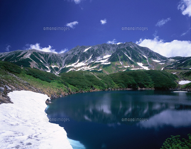 みくりが池と雄山 富山県
(c)KATSUHIRO YAMANASHI/SEBUN PHOTO