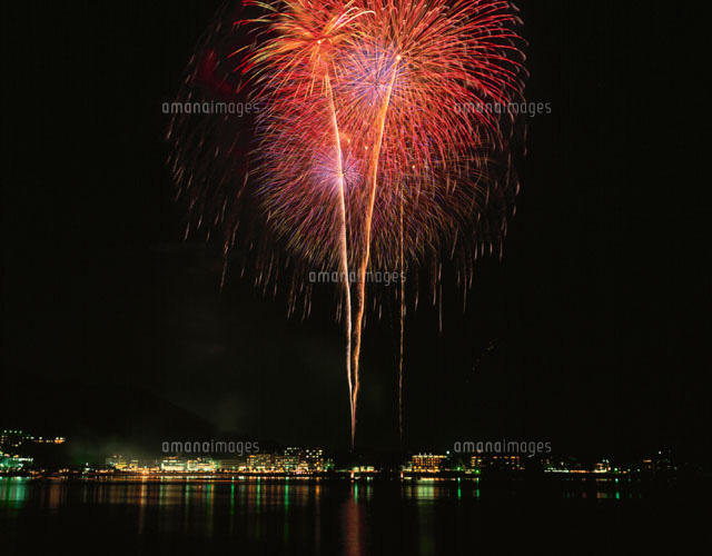 河口湖花火大会 山梨県
(c)KATSUHIRO YAMANASHI/SEBUN PHOTO