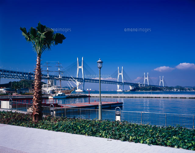 瀬戸大橋と咸臨丸 与島 坂出市 香川県
(c)KATSUHIRO YAMANASHI/SEBUN PHOTO