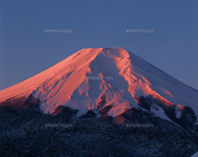 朝焼け富士 忍野村 山梨県
(c)KATSUHIRO YAMANASHI/SEBUN PHOTO