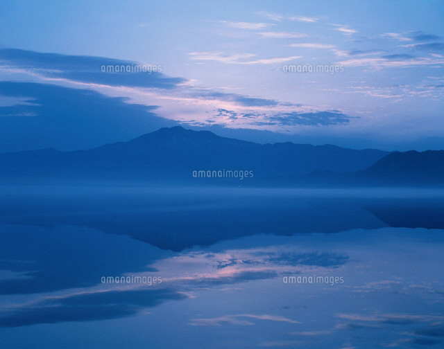 朝の田沢湖と駒ヶ岳 西木村 秋田県
(c)KATSUHIRO YAMANASHI/SEBUN PHOTO