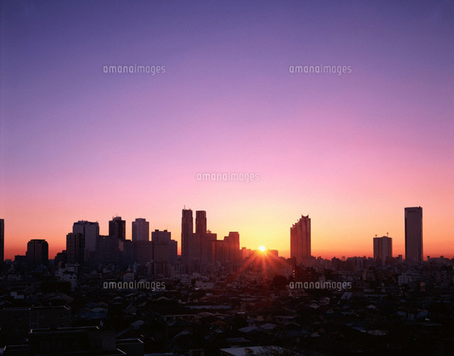 新宿高層ビルと日の出 東京都
(c)KATSUHIRO YAMANASHI/SEBUN PHOTO