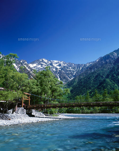河童橋と穂高 上高地 長野県
(c)KATSUHIRO YAMANASHI/SEBUN PHOTO