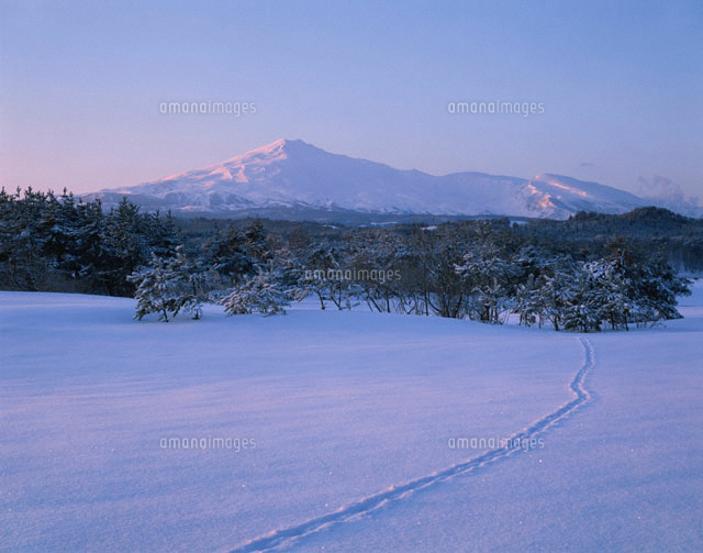 冬の鳥海山の朝の風景 由里町 秋田県
(c)KATSUHIRO YAMANASHI/SEBUN PHOTO