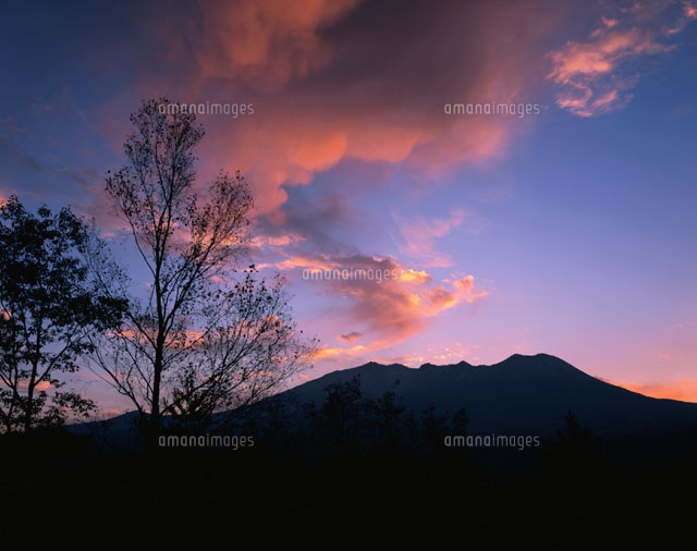 九蔵峠より御嶽山夕景 開田村 長野県
(c)KATSUHIRO YAMANASHI/SEBUN PHOTO