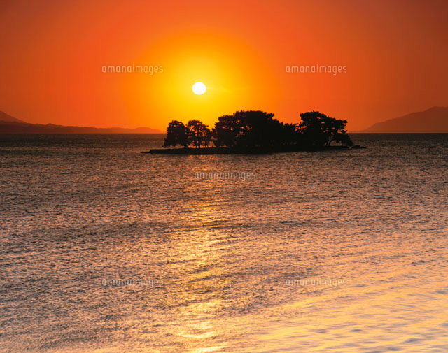 宍道湖の夕景(オレンジ色) 松江市 島根県
(c)KATSUHIRO YAMANASHI/SEBUN PHOTO