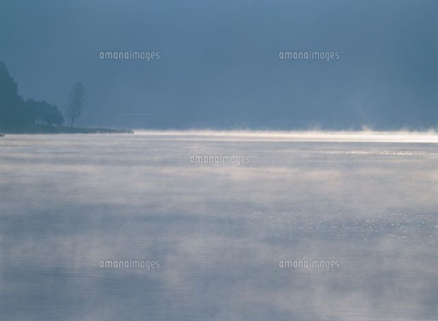 湖面の靄 河口湖町 山梨県
(c)KATSUHIRO YAMANASHI/SEBUN PHOTO