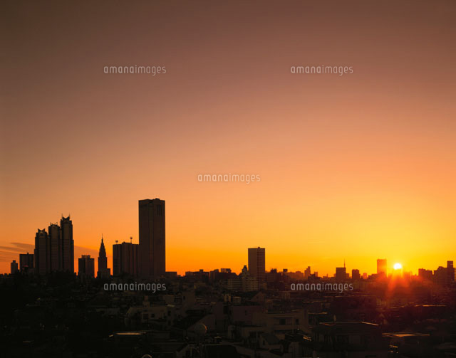 新宿のビル群と日の出(オレンジ色) 中野区 東京都
(c)KATSUHIRO YAMANASHI/SEBUN PHOTO
