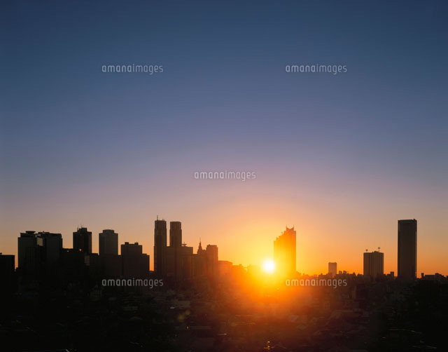新宿のビル群の日の出(青・オレンジ色) 中野区 東京都
(c)KATSUHIRO YAMANASHI/SEBUN PHOTO