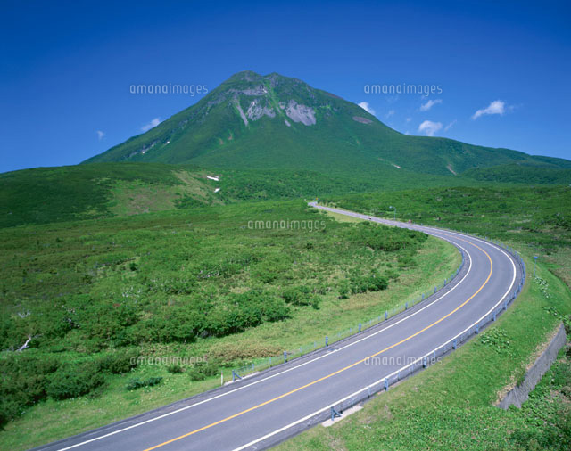 知床横断道路と羅臼岳 斜里町 北海道
(c)KATSUHIRO YAMANASHI/SEBUN PHOTO